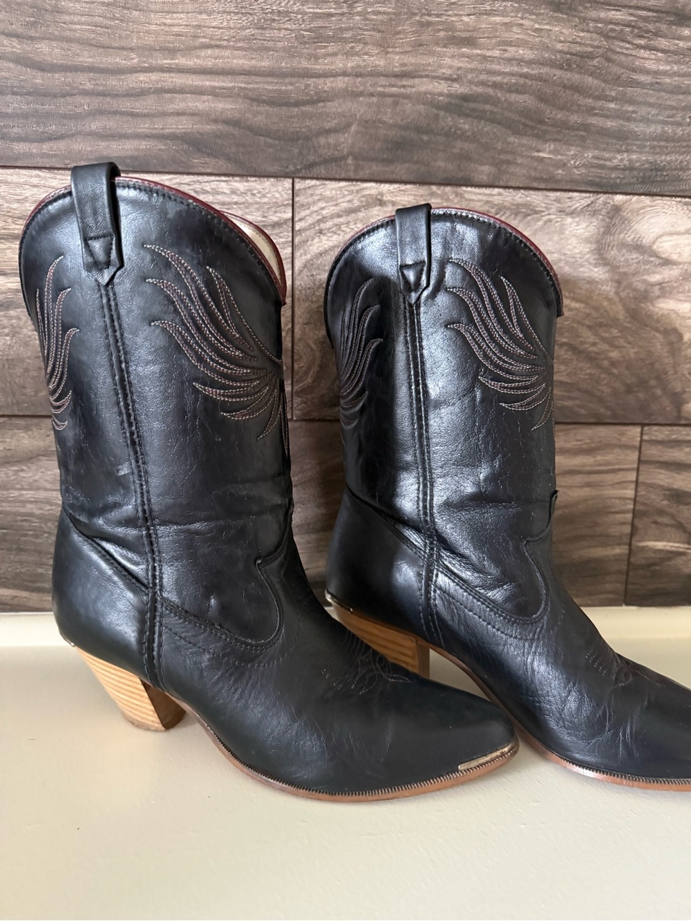 DINGO Phoenix Rising Gold Tip Wood High Heels COWBOY Boots 8